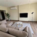 Living room with sofa, TV and air conditioner - غرفة المعيشة بالكنبة والتلفزيون والتكييف - furnished apartment Villette SODIC