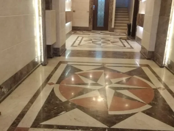 Marble entrance lobby of the West Golf apartment building - بهو مدخل رخامي لمبنى شقة غرب الجولف - apartment for rent in West Golf New Cairo