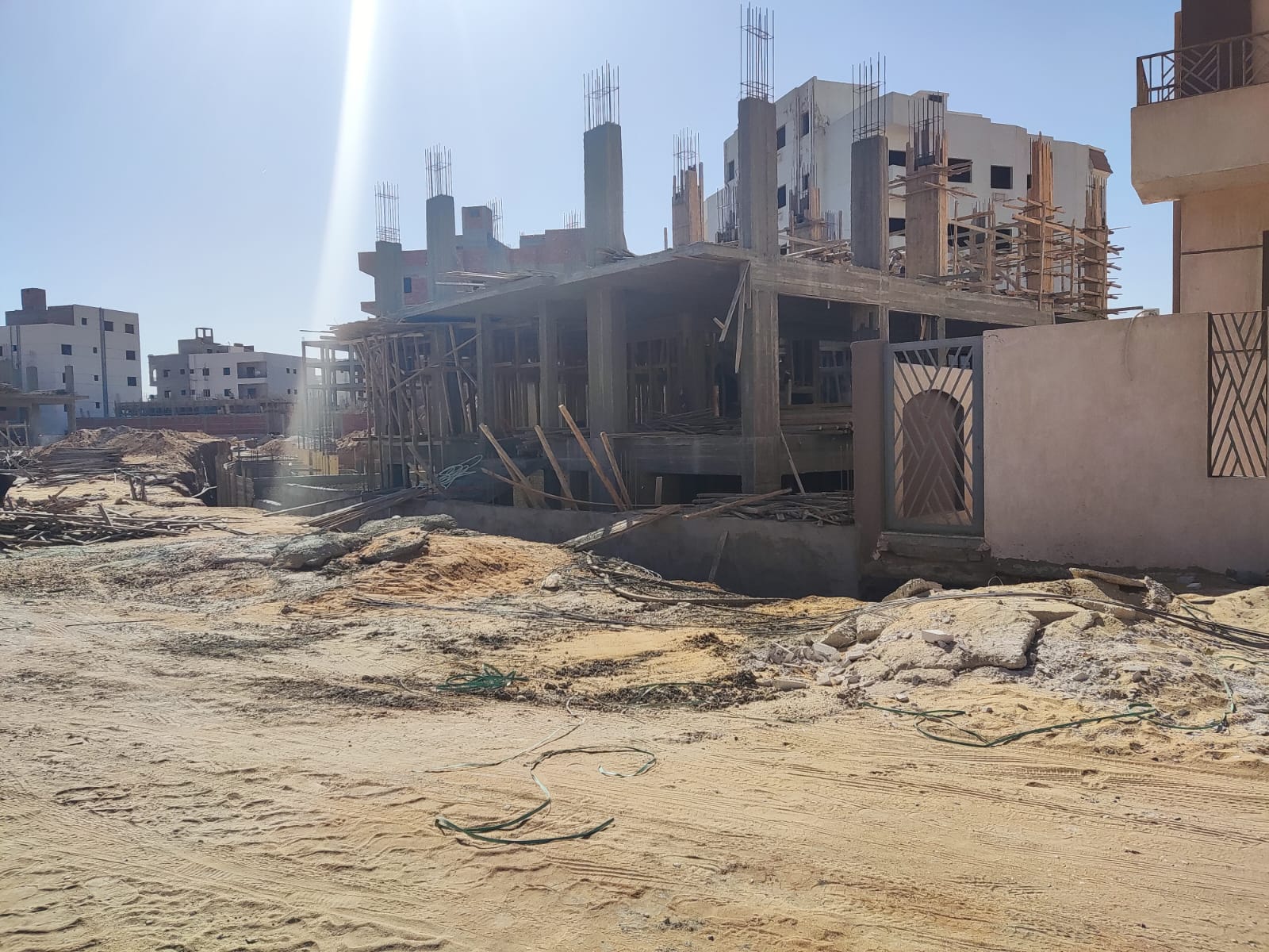 Building under construction on a sunlit sandy plot - apartment in Beit El Watan, New Cairo