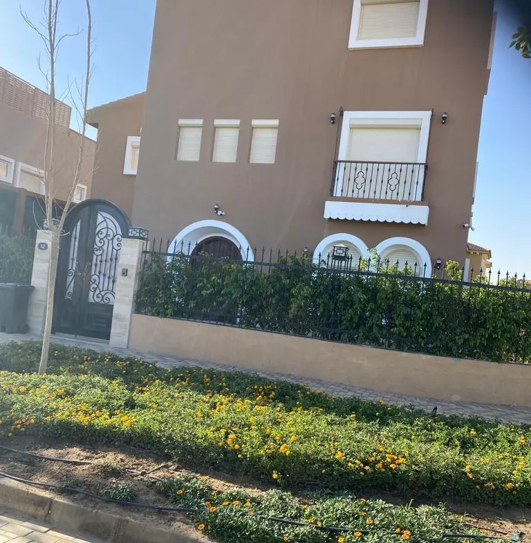 واجهة فيلا بجوار الحديقة - توين هاوس في هايد بارك، القاهرة الجديدة