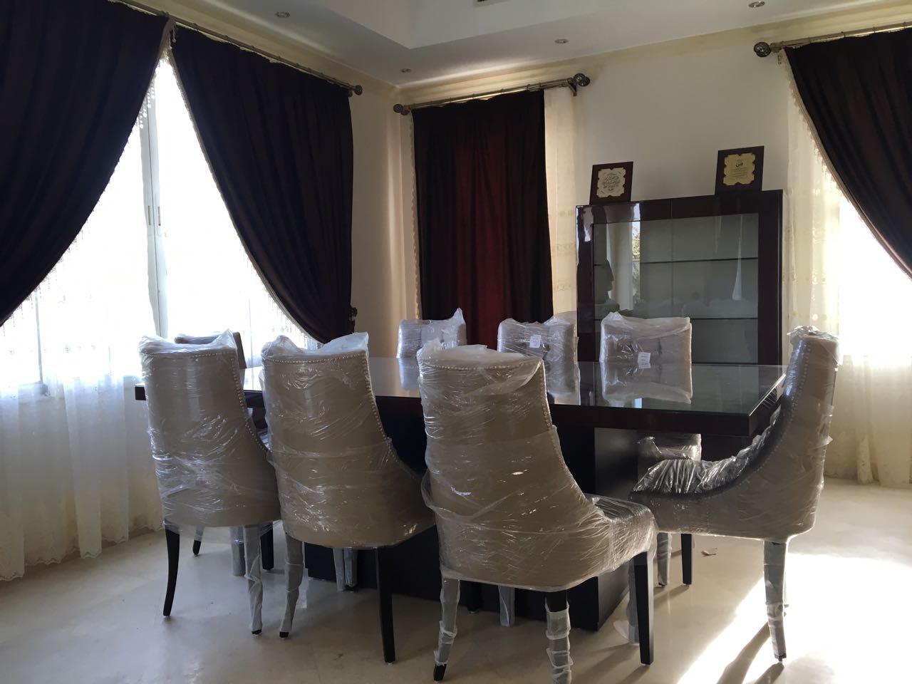 Dining room with beige chairs and dark curtains - villa in Alba Alia, Mokattem