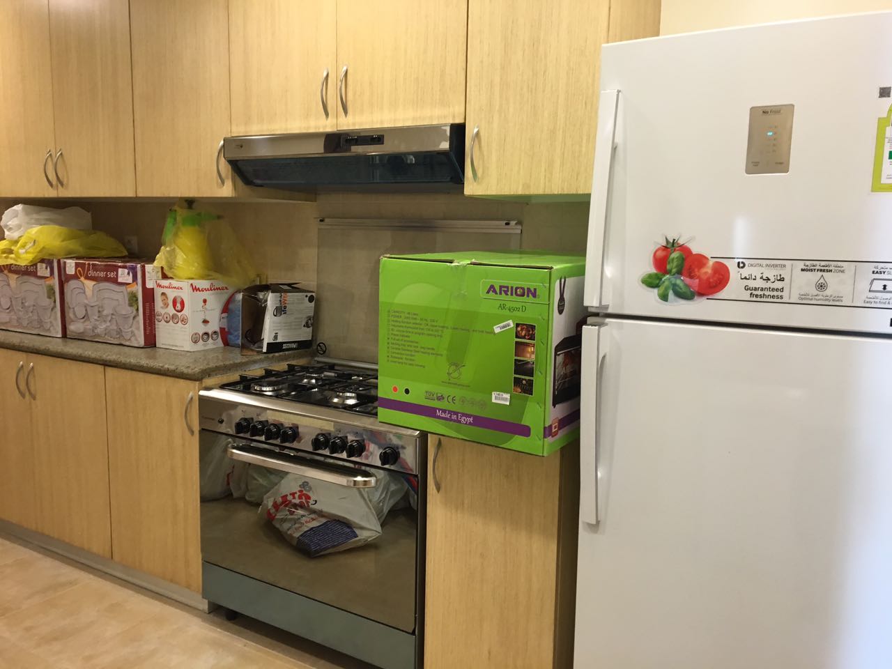 Kitchen with wooden cabinets and white fridge - villa in Alba Alia, Mokattem