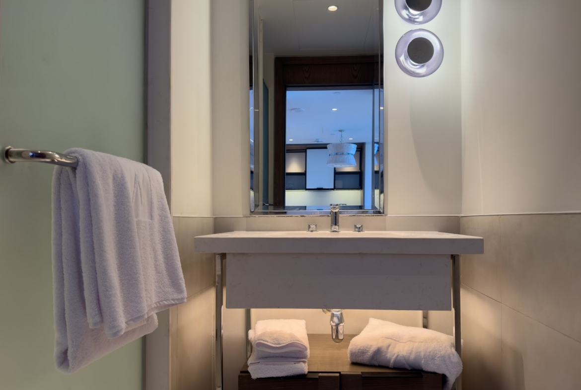 Bathroom washstand with towels and mirror - hotel apartment in Marassi The Address Beach, North Coast