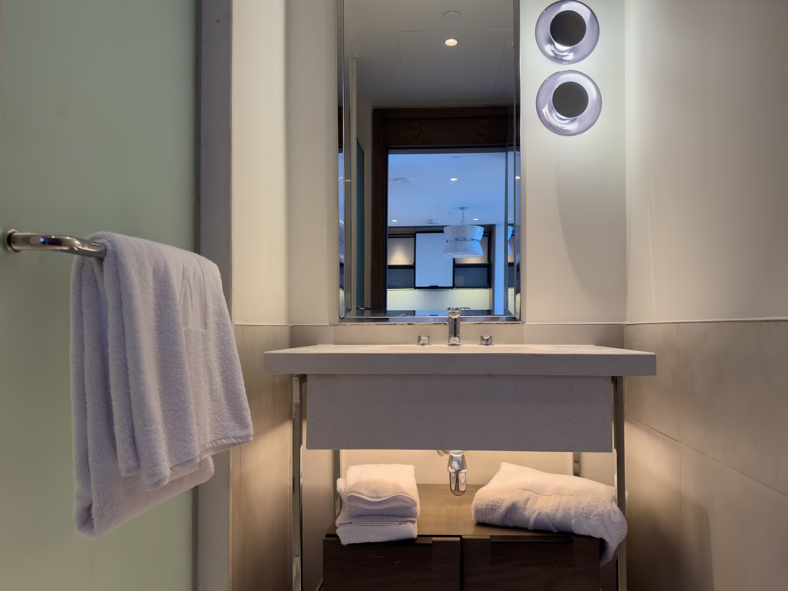 Bathroom washstand with towels and mirror - hotel apartment in Marassi The Address Beach, North Coast