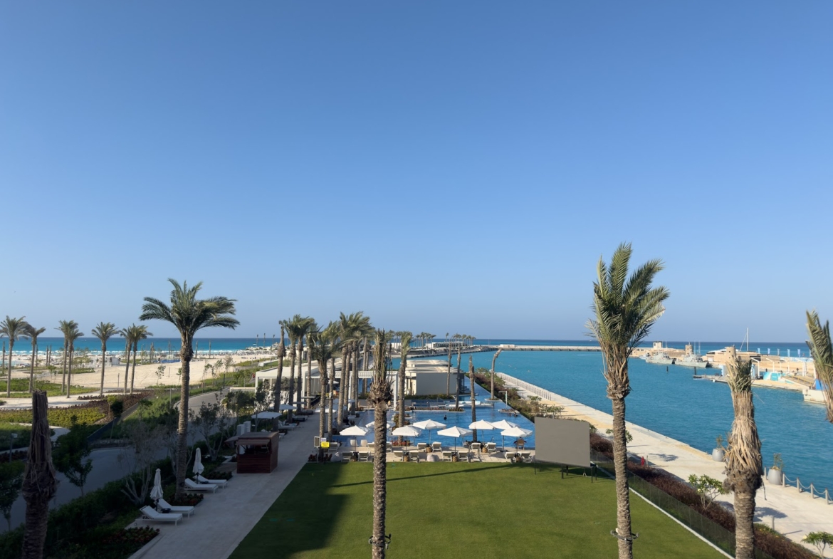 Marina promenade with palm trees and lawn - hotel apartment in Marassi The Address Beach, North Coast