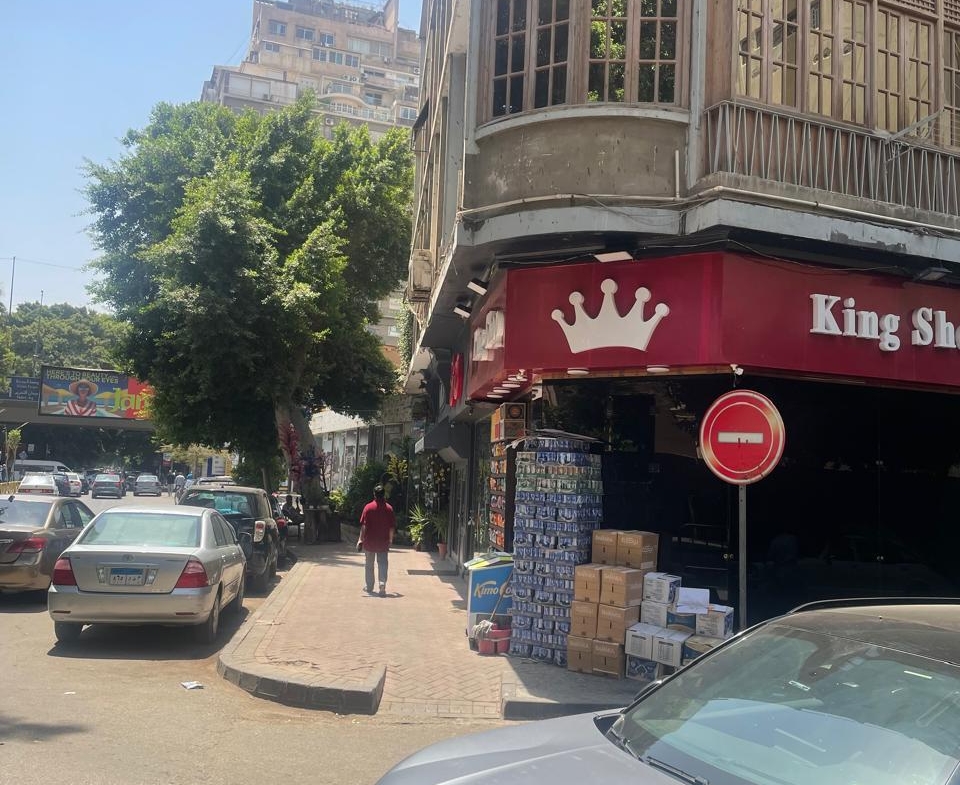 Street corner with a ground-floor shop - shop in Zamalek