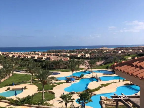 Penthouse pool view in La Vista Bay North Coast - بنتهاوس بإطلالة حمام سباحة في La Vista Bay الساحل الشمالي - penthouse for sale La Vista Bay