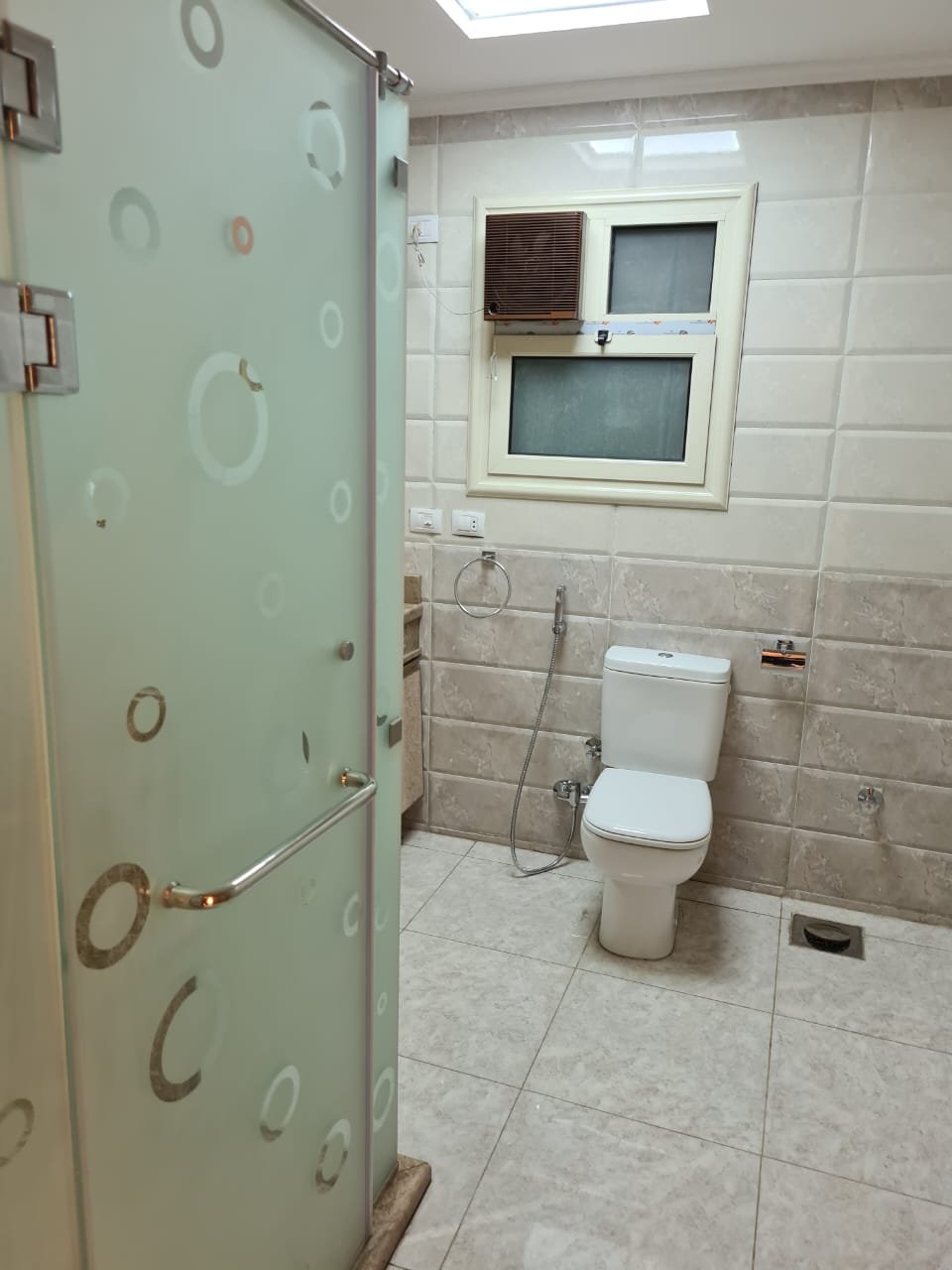 property-image-69f005c59ced0 شقة 3 غرف للبيع في كورنيش النيل – 275 متر – فيو النيل – تشطيب الترا