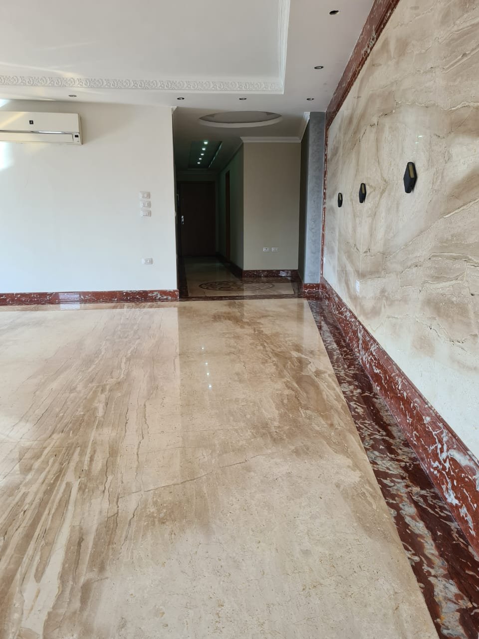 property-image-69f005d16c4c1 شقة 3 غرف للبيع في كورنيش النيل – 275 متر – فيو النيل – تشطيب الترا