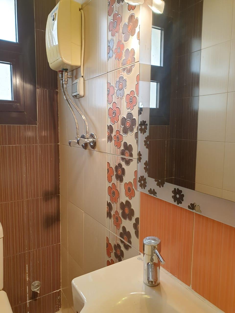 property-image-69f01c49855a0 شقة 4 غرف نوم متشطبة بالكامل للبيع في العبور الجيزة الجديدة مع إطلالة على الحديقة
