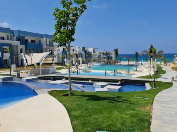 Lagoon and pool view at Fouka Bay, North Coast - فيو لاجون وحمام سباحة في فوكا باي، الساحل الشمالي - chalet for sale in Fouka Bay lagoon view