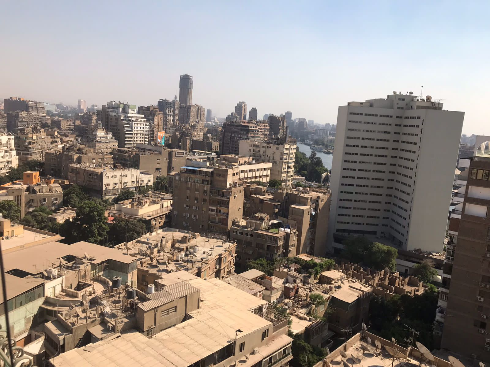 property-image-69f0629e53d9d إطلالة بانورامية على المدينة والنهر - شقة في الزمالك القاهرة