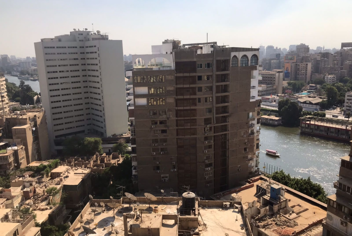 مشهد المدينة مع النهر والكباري - شقة في الزمالك القاهرة