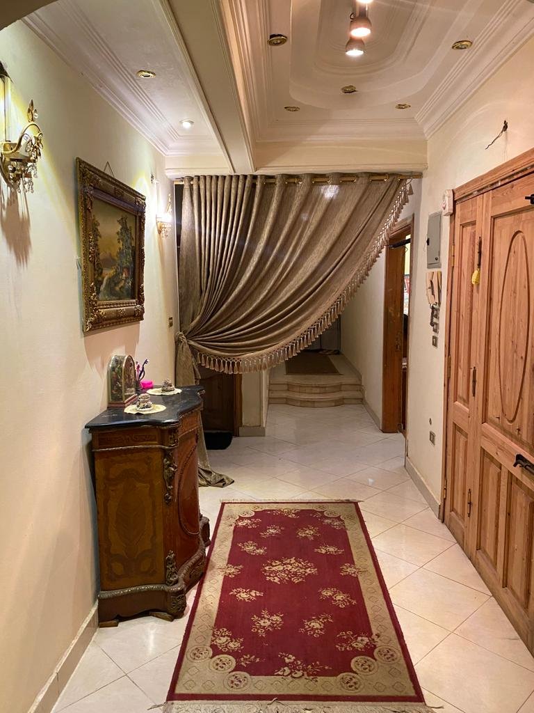 property-image-69f076427e251 مدخل بكونسول وسجادة ممر حمراء - شقة في البنفسج 4 التجمع الأول، القاهرة الجديدة