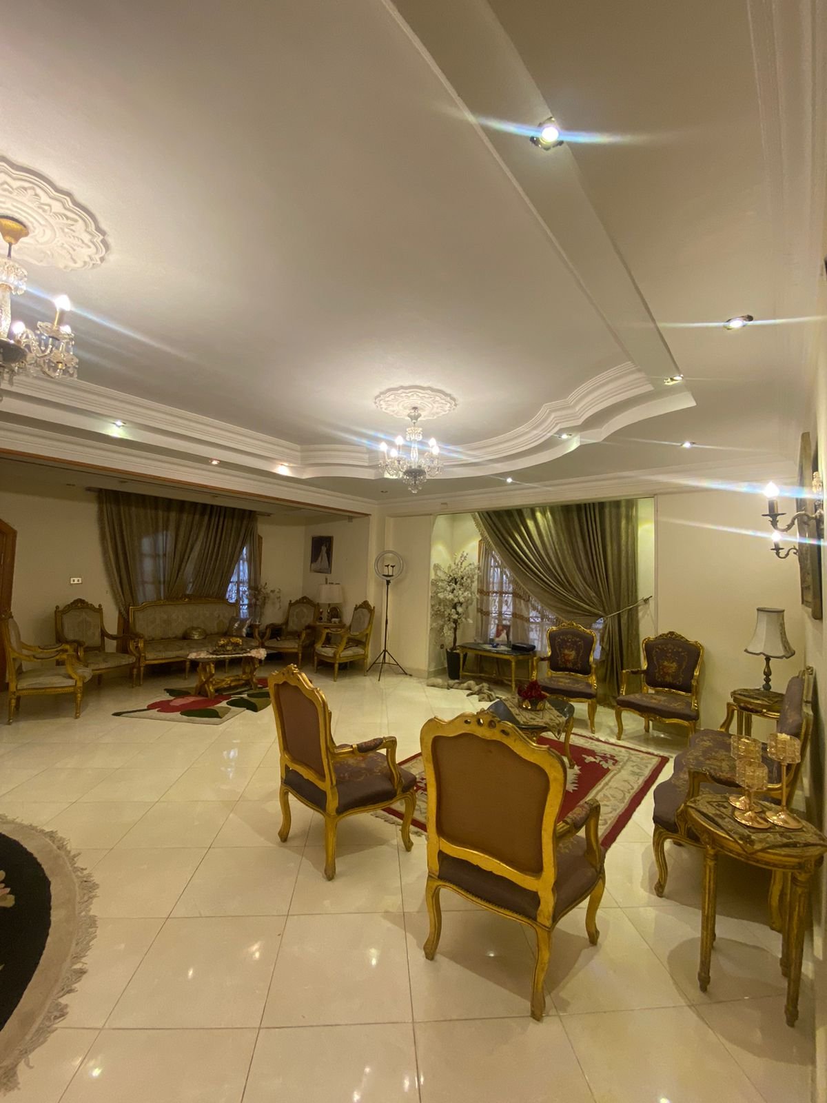 property-image-69f076489d171 سفرة وجلسة تحت سقف بإضاءة مخفية - شقة في البنفسج 4 التجمع الأول، القاهرة الجديدة