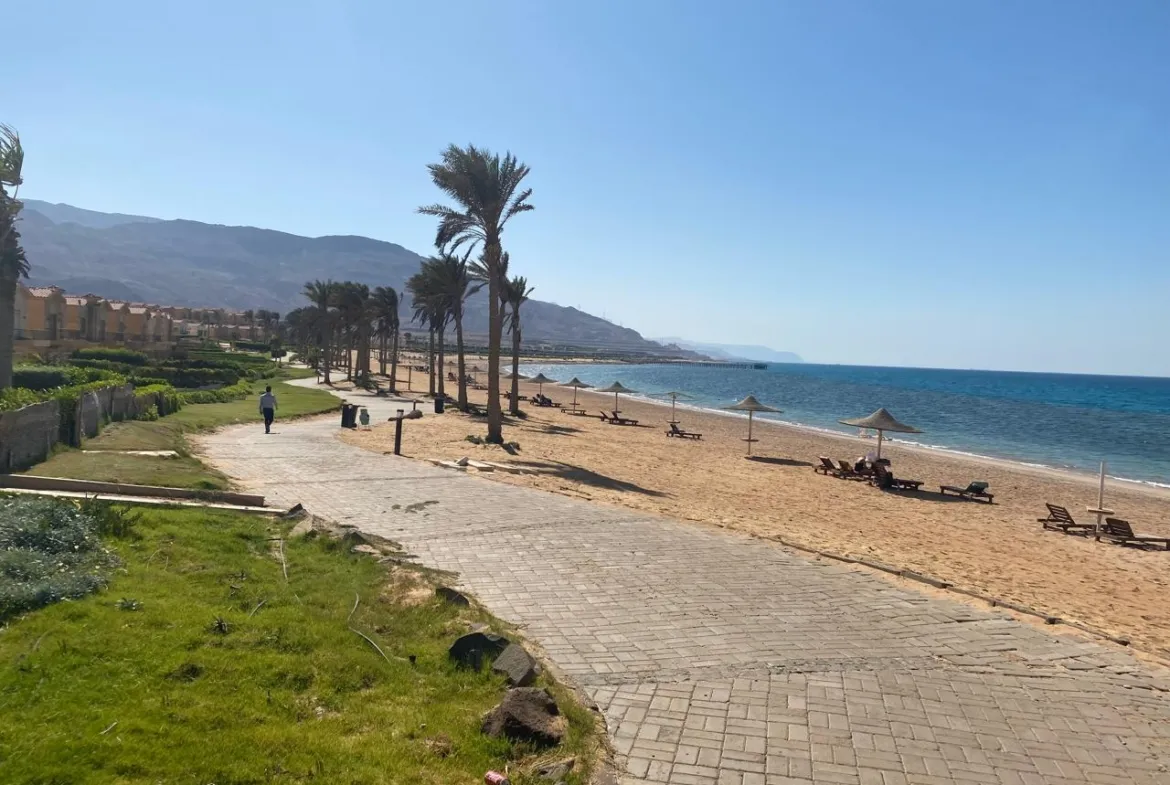 ممشى بحري وشاطئ رملي - توين هاوس في لافيستا توباز بالعين السخنة