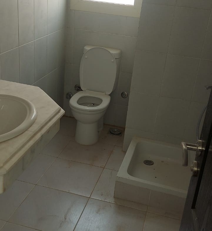 Bathroom with narrow window - twinhouse in Telal, Ain Sokhna