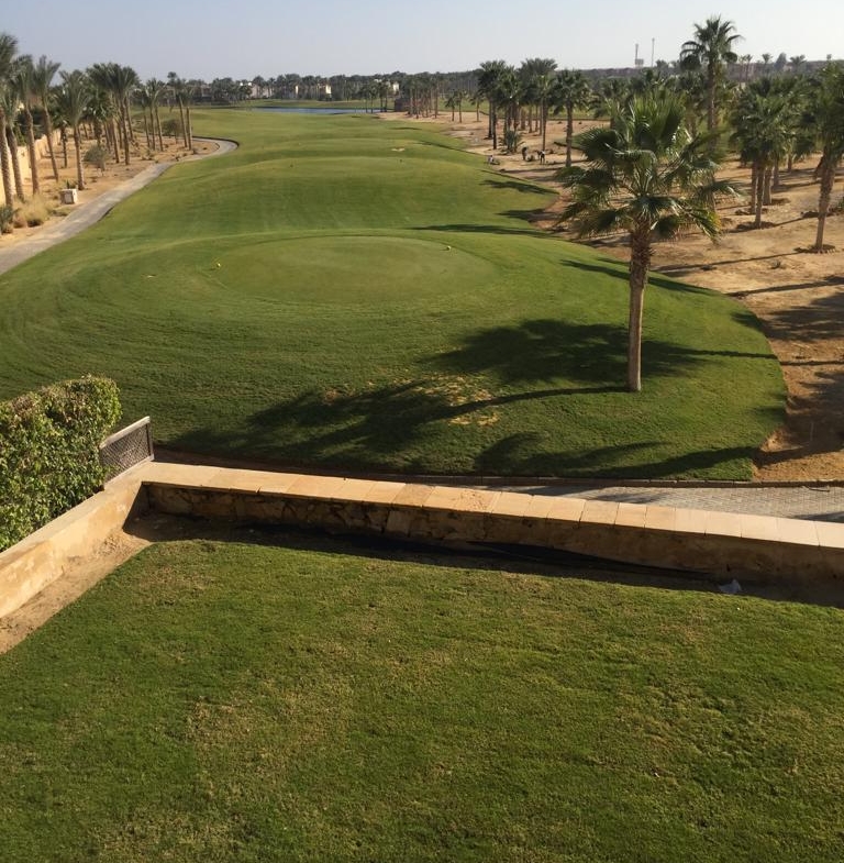 Balcony overlooking golf greens - villa in Little Venice, Ain Sokhna
