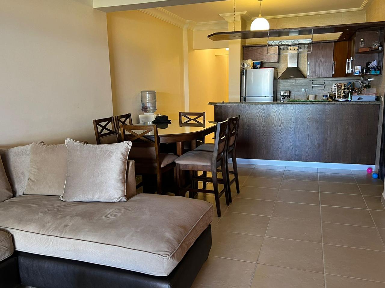 Chaise sofa and dining chairs beside the kitchen bar - chalet in La Vista Bay, North Coast