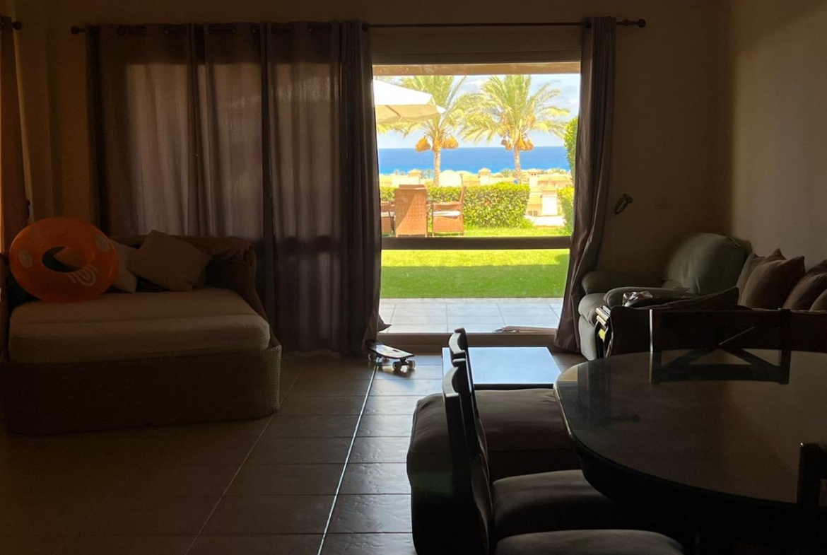 Living room doors opening to a garden with sea view - chalet in La Vista Bay, North Coast