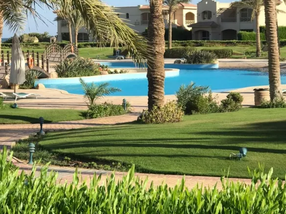 Swimming pool and palm trees view, La Vista 4, Ain Sokhna - فيو حمام السباحة والنخيل، لافيستا 4، العين السخنة