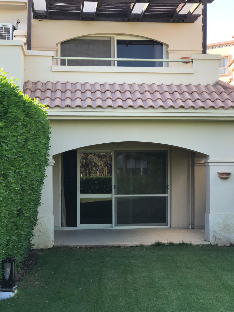 property-image-69f0c50177164 Rear facade opening onto a lawn - twinhouse in La Vista 4, Ain Sokhna