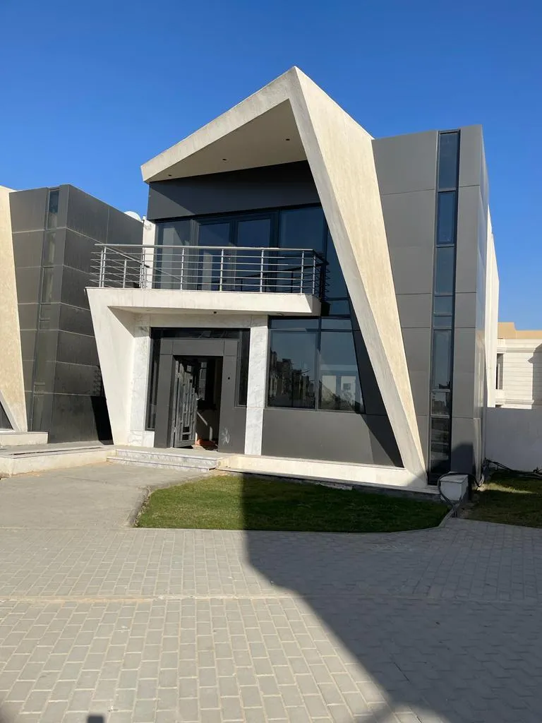 property-image-69f0d6d081888 فيلا عصرية بمظلة بيضاء زاوية ونجيلة - فيلا في لايف فيو، القاهرة الجديدة
