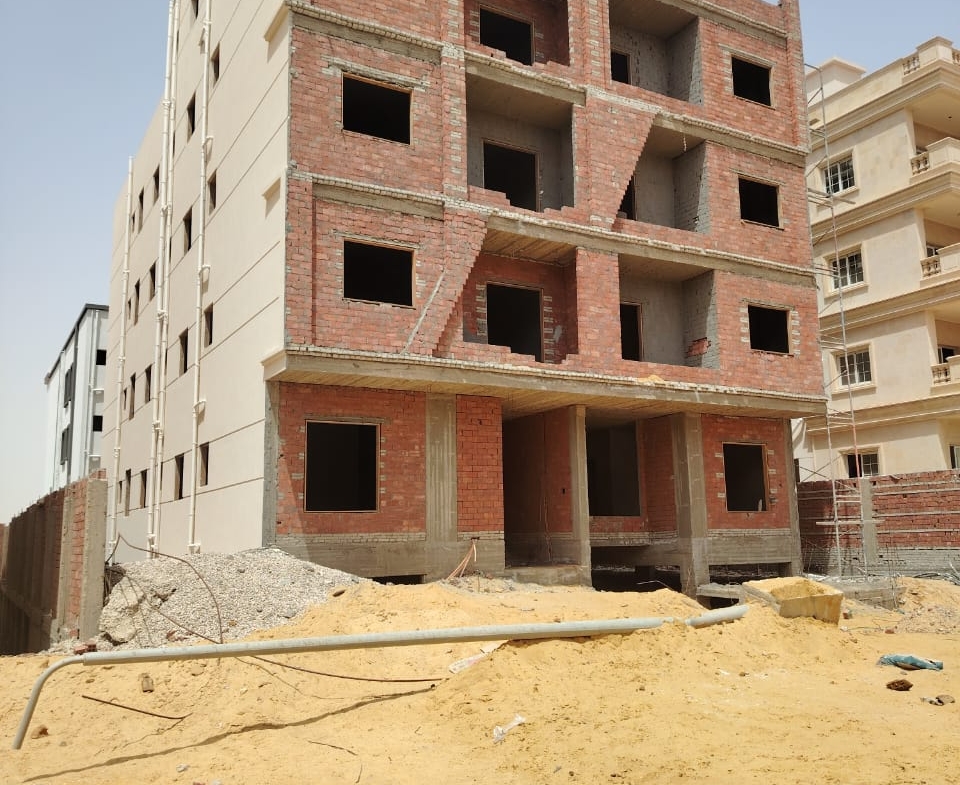 Four-floor brick building shell with open balconies - apartment in Bayt Al Watan, New Cairo