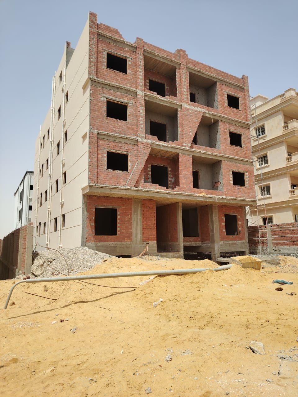 Four-floor brick building shell with open balconies - apartment in Bayt Al Watan, New Cairo
