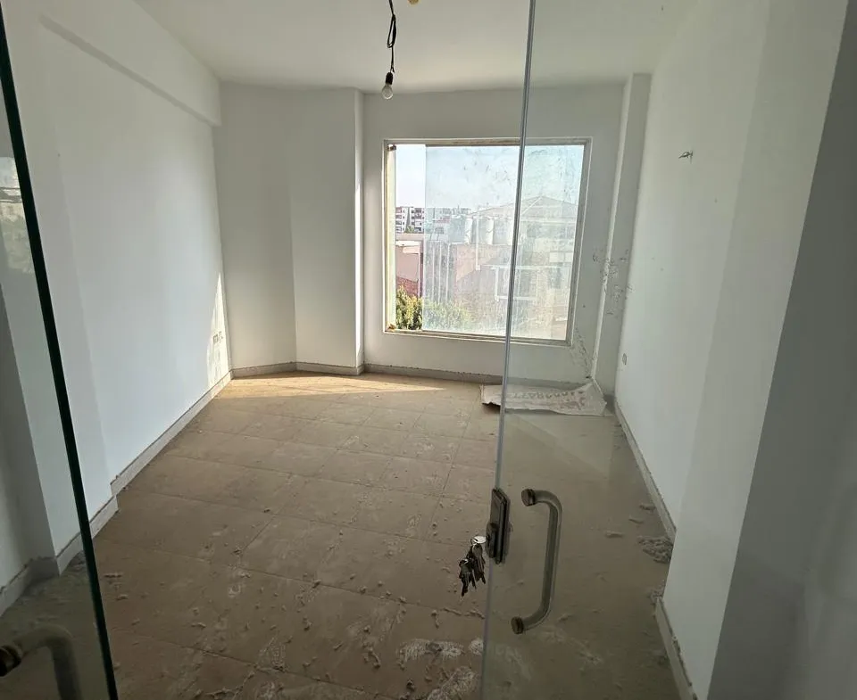 Narrow empty office unit with a glass partition - unit in 5th Settlement, New Cairo