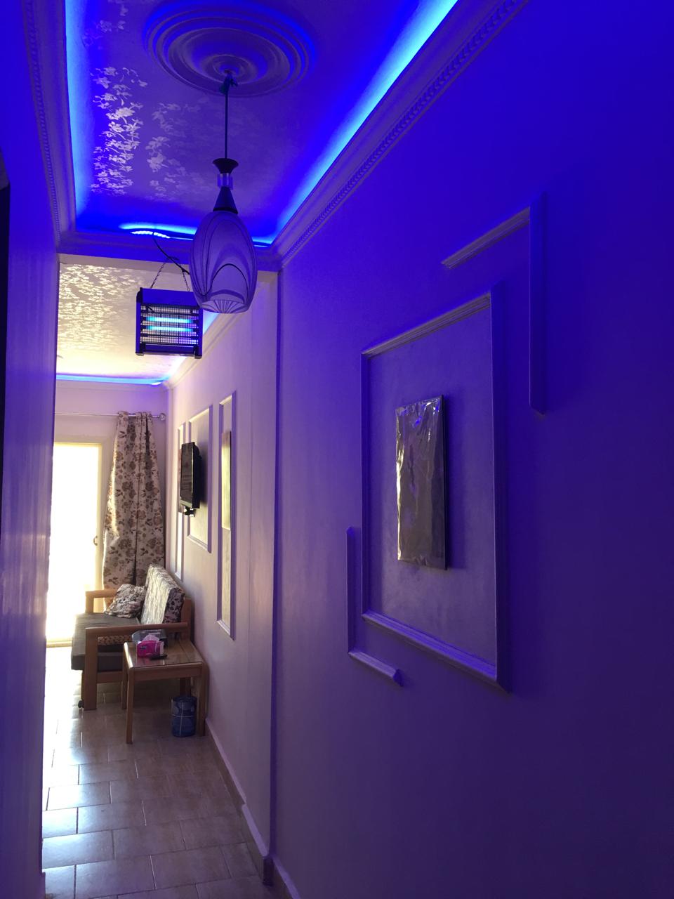 property-image-69f1376389ea2 ممر بإضاءة سقف زرقاء - شاليه في بيلاجيو بالعين السخنة