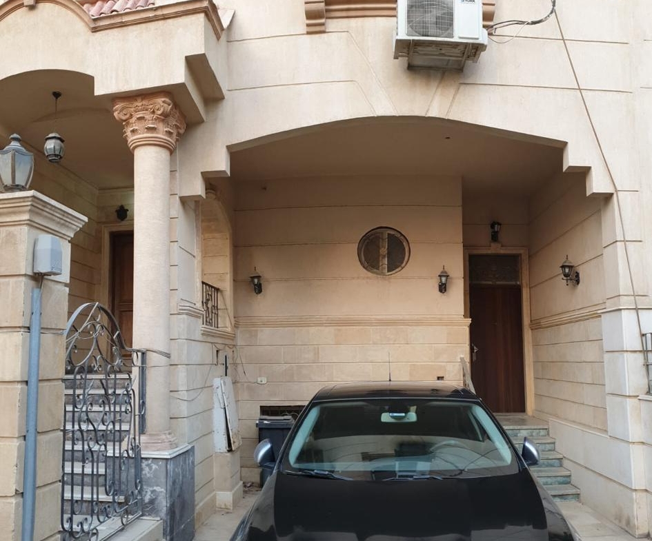 Villa entrance with columns and a parked car - villa in Maadi Heights