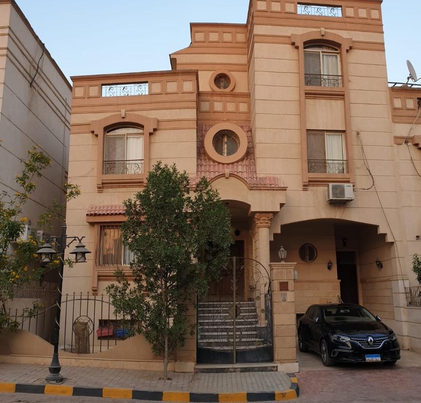 Ornate building exterior with a rounded corner - villa in Maadi Heights