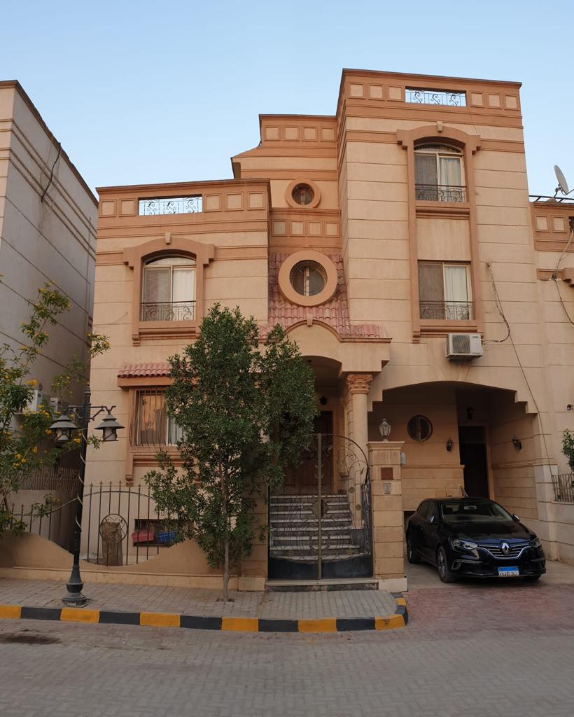 Ornate building exterior with a rounded corner - villa in Maadi Heights