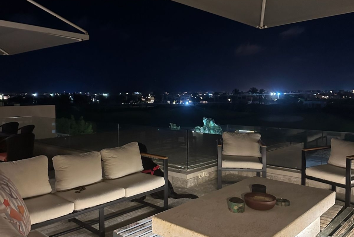 Fire-pit lounge on the roof with outdoor sofas at night - chalet in Hacienda Bay, North Coast
