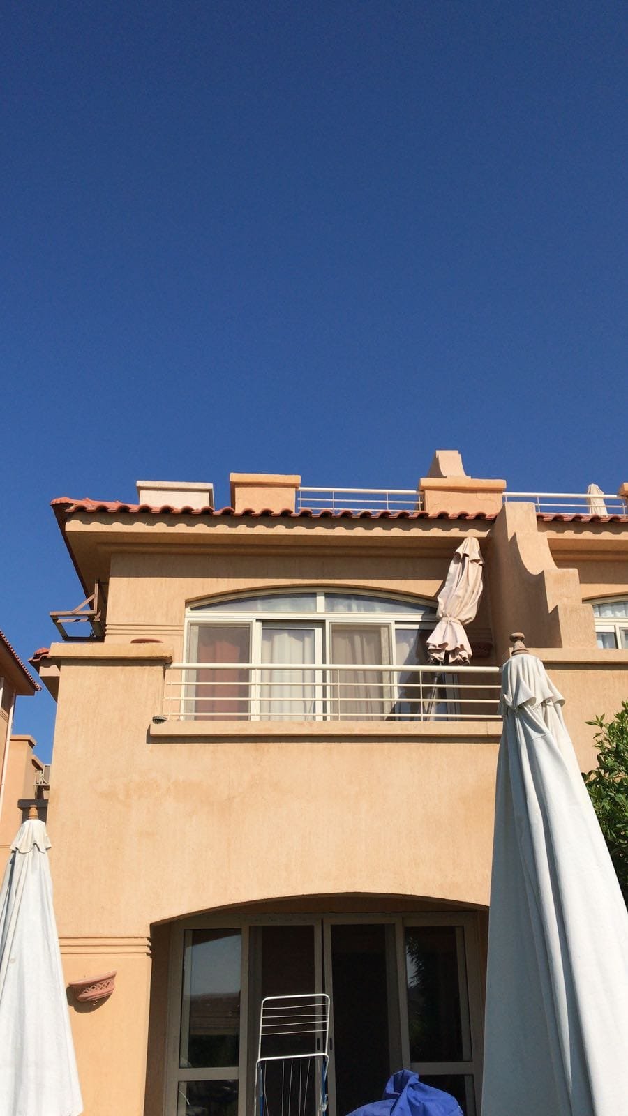 property-image-69f22b1751e10 شالية للبيع في تلال – 3 غرف نوم – 140 متر – إطلالة على حمام السباحة
