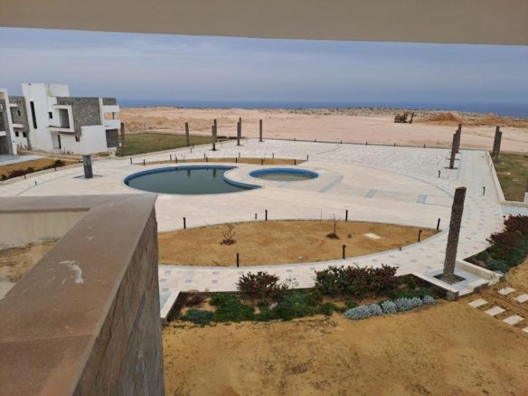 توين هاوس للبيع في Sea View – 285م – 3 غرف نوم – نصف تشطيب