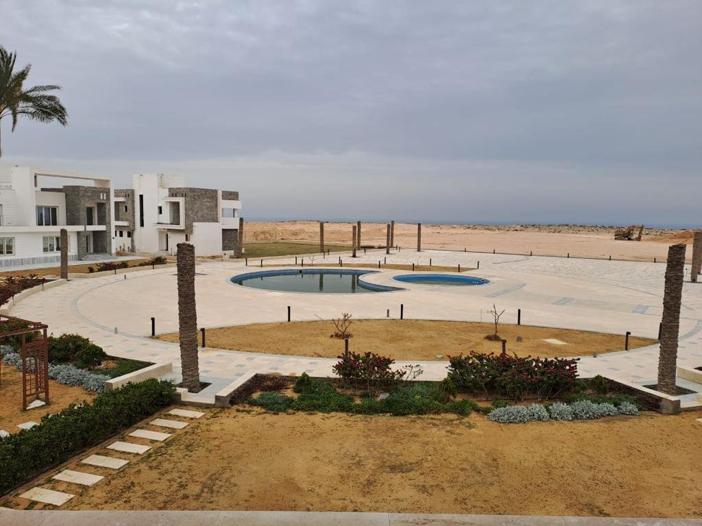 توين هاوس للبيع في Sea View – 285م – 3 غرف نوم – نصف تشطيب