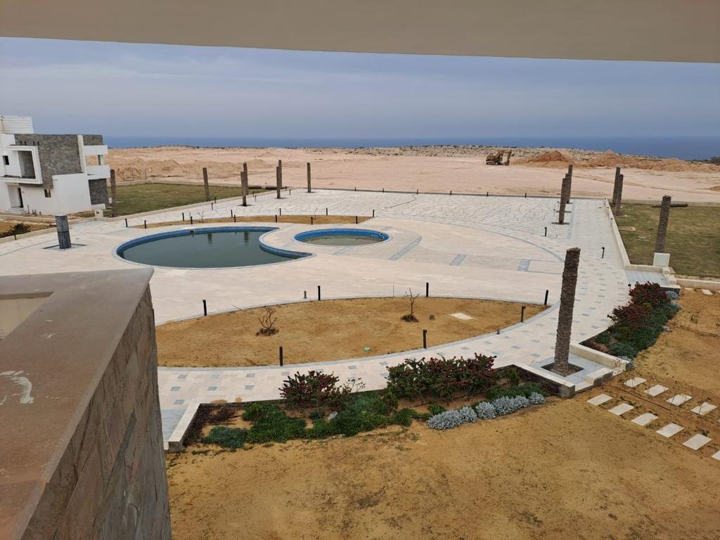توين هاوس للبيع في Sea View – 285م – 3 غرف نوم – نصف تشطيب