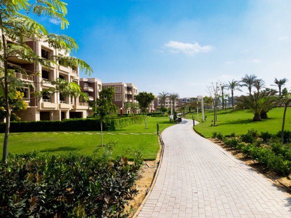 Real general NEWGIZA community photograph, Carnell Park delivered phase; not The Collection buildings, listed apartment or its view. صورة حقيقية عامة لنيو جيزا، مرحلة كارنيل بارك المسلمة، وليست مباني ذا كوليكشن أو الشقة المعروضة أو إطلالتها.