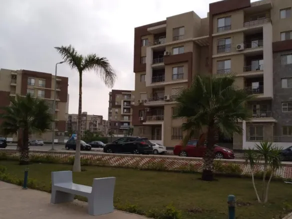 صورة حقيقية عامة لدار مصر القرنفل، وليست للشقة أو إطلالتها. General real Dar Misr Koronfel community photo, not the listed apartment or its view.