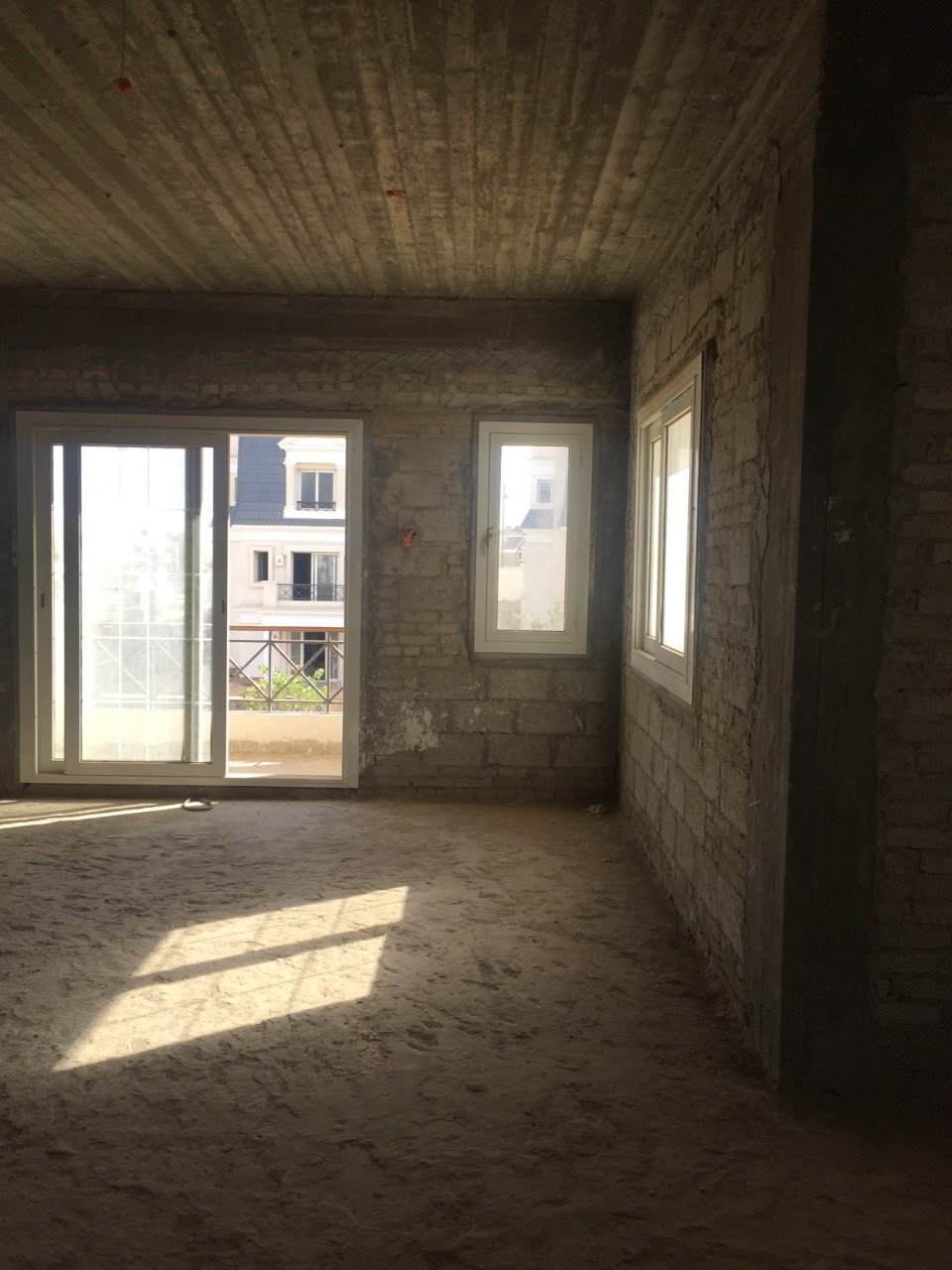 property-image-69f46bac69d5b فيلا 4 غرف للبيع في ماونتن فيو تشيل أوت بارك 6 أكتوبر | نصف تشطيب