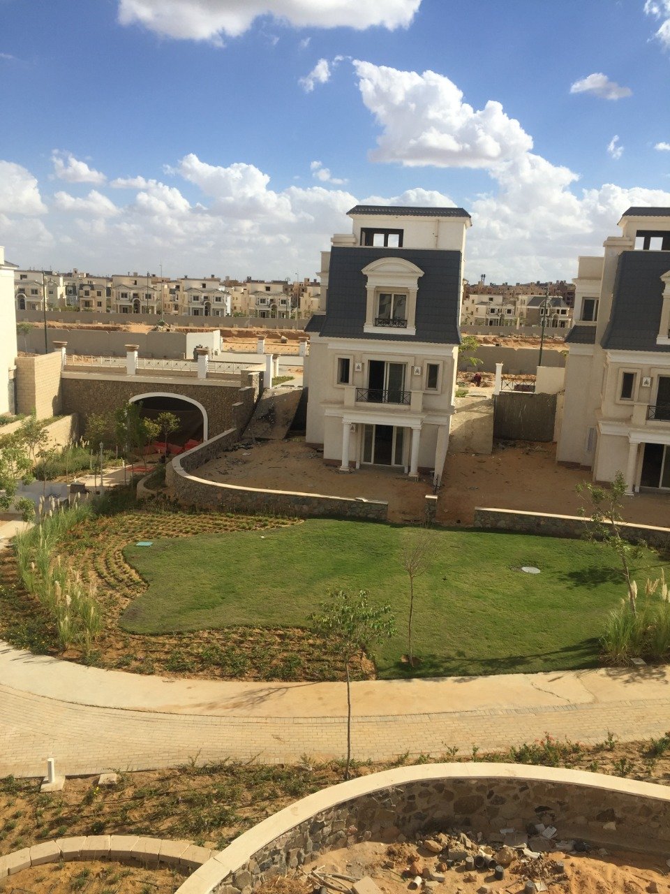 property-image-69f46bb0e372f فيلا 4 غرف للبيع في ماونتن فيو تشيل أوت بارك 6 أكتوبر | نصف تشطيب