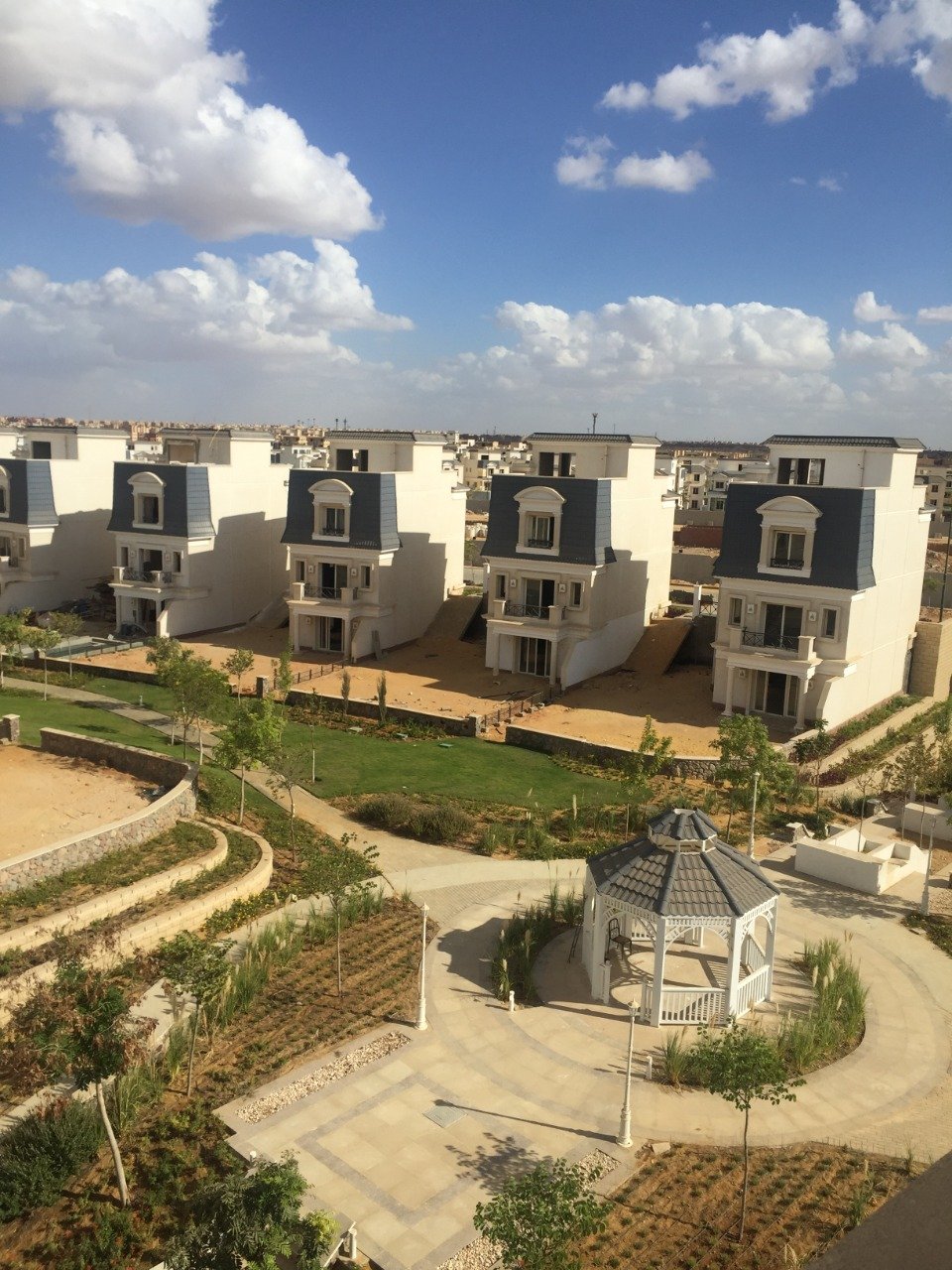 property-image-69f46bb7913d4 فيلا 4 غرف للبيع في ماونتن فيو تشيل أوت بارك 6 أكتوبر | نصف تشطيب