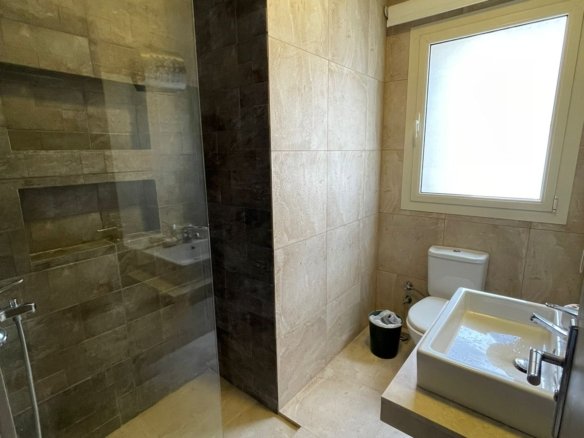شاليه للبيع في Hacienda White بمساحة 317 متر مربع وتشطيب كامل