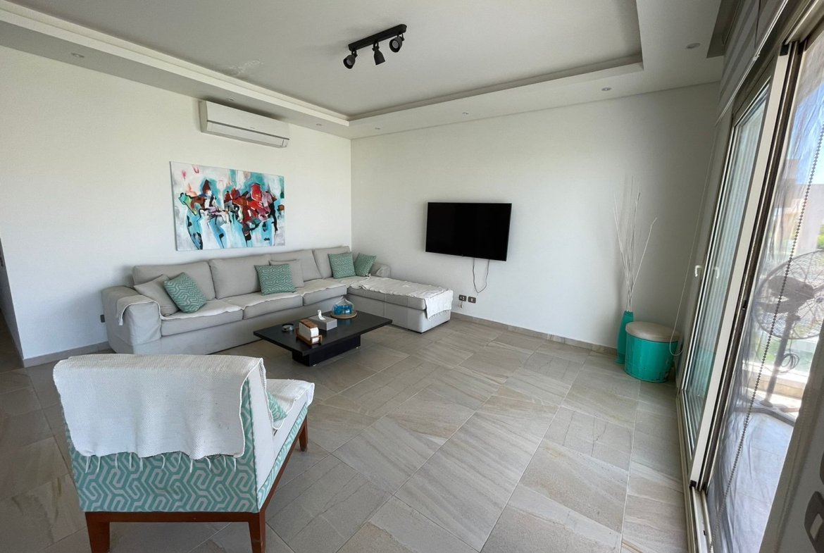 شاليه للبيع في Hacienda White بمساحة 317 متر مربع وتشطيب كامل