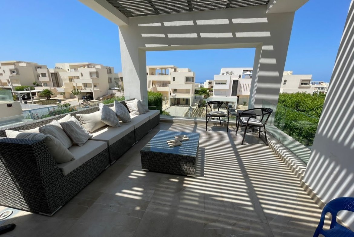 شاليه للبيع في Hacienda White بمساحة 317 متر مربع وتشطيب كامل