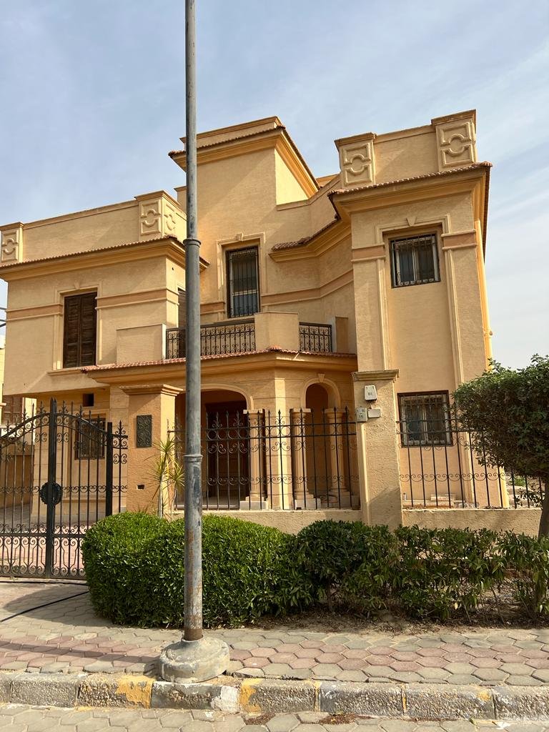 فيلا للبيع في منطقة سكنية مميزة بالقرب من بوينت، القاهرة الجديدة