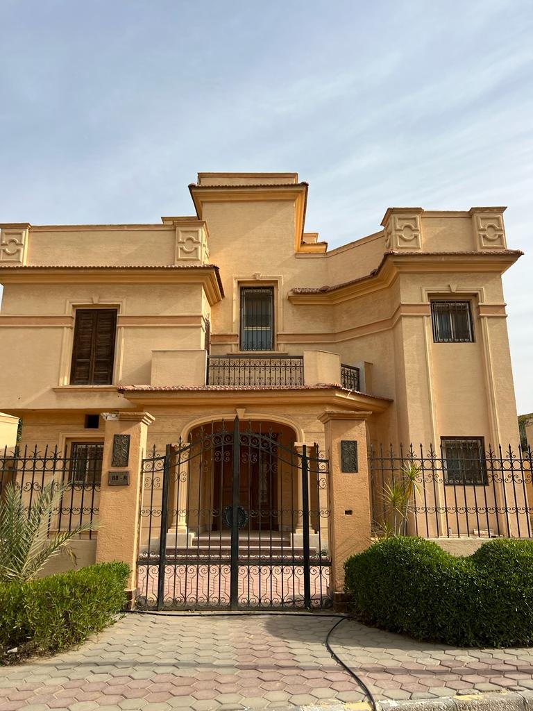 فيلا للبيع في منطقة سكنية مميزة بالقرب من بوينت، القاهرة الجديدة