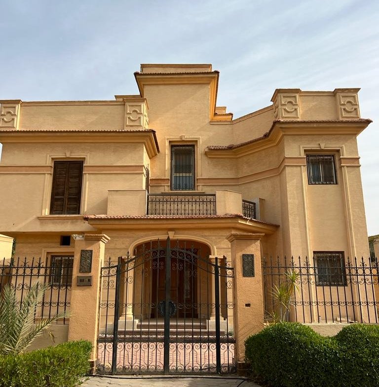 فيلا للبيع في منطقة سكنية مميزة بالقرب من بوينت، القاهرة الجديدة